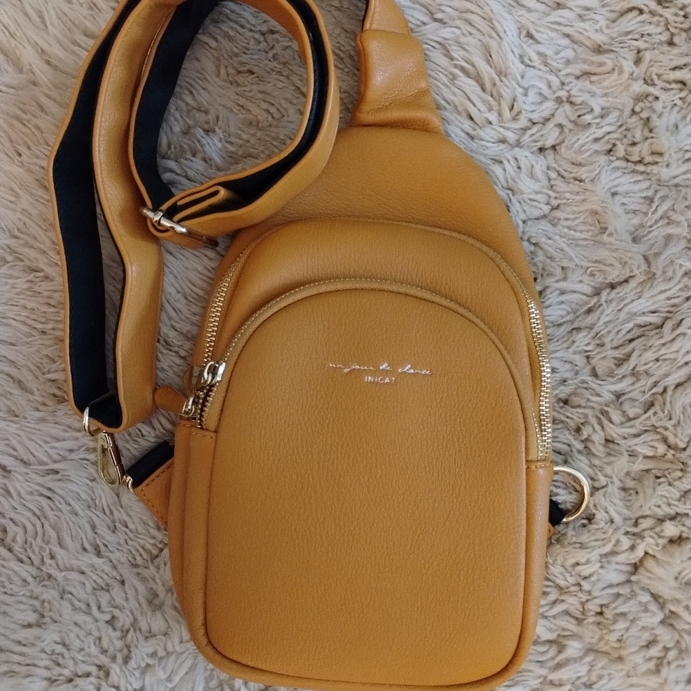 NWOT INICAT 5-Way Crossbody Sling Waist or Shoulder Bag - Picture 3 of 17